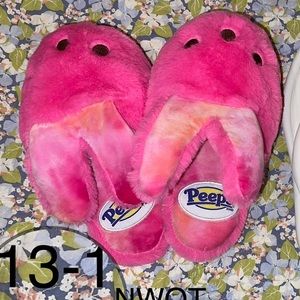 NWOT girls Peeps fuzzy, pink house shoes/ slides. Very cute and comfy size 13/1